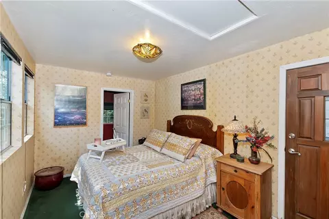 Bedroom - 23280 Brookside Rd, Crestline, CA 92325 photo 5 of 6