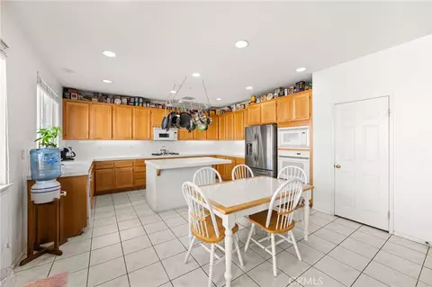 Kitchen - 1591 Valley Fls, Redlands, CA 92374 photo 3 of 5