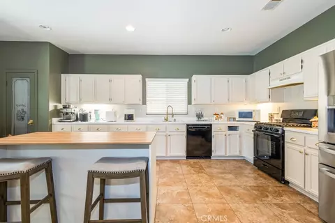 Kitchen - 187 Caldera Ln, Hemet, CA 92545 photo 2 of 3