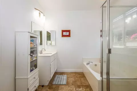 Bath - 187 Caldera Ln, Hemet, CA 92545 photo 1 of 3