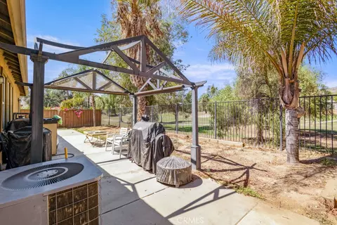 Exterior - 187 Caldera Ln, Hemet, CA 92545 photo 4 of 8