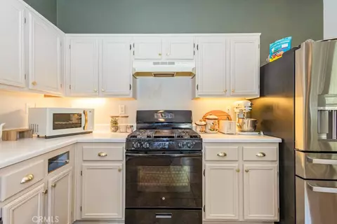 Kitchen - 187 Caldera Ln, Hemet, CA 92545 photo 3 of 3