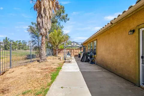 Exterior - 187 Caldera Ln, Hemet, CA 92545 photo 6 of 8