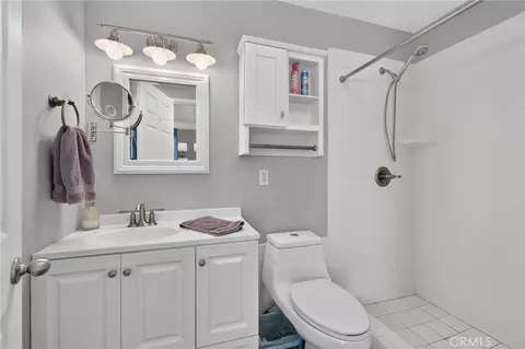 Bath - 401 Robinhood Ln, Redlands, CA 92373 photo 2 of 2
