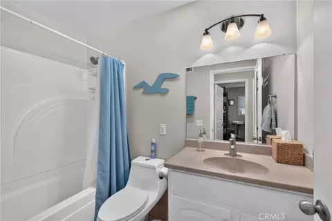 Bath - 401 Robinhood Ln, Redlands, CA 92373 photo 1 of 2
