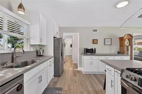 Kitchen - 401 Robinhood Ln, Redlands, CA 92373 photo 4 of 4