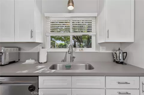 Kitchen - 401 Robinhood Ln, Redlands, CA 92373 photo 2 of 4