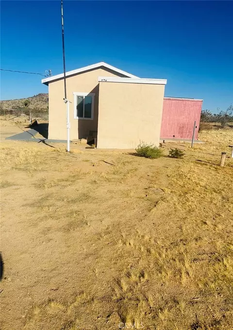 659 N Polands Way, Landers, CA 92285 photo 3