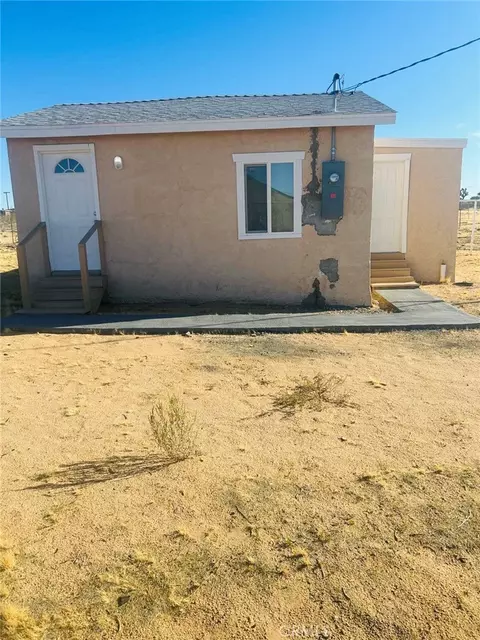 659 N Polands Way, Landers, CA 92285 photo 2
