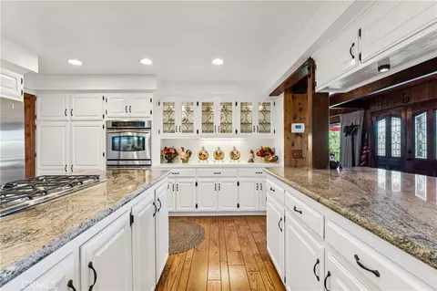 Kitchen - 349 John Muir, Lake Arrowhead, CA 92352 photo 4 of 7