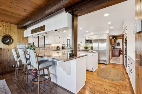 Kitchen - 349 John Muir, Lake Arrowhead, CA 92352 photo 2 of 7