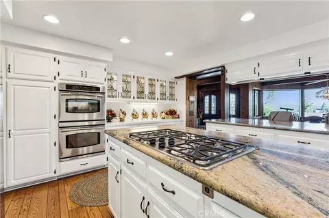 Kitchen - 349 John Muir, Lake Arrowhead, CA 92352 photo 6 of 7