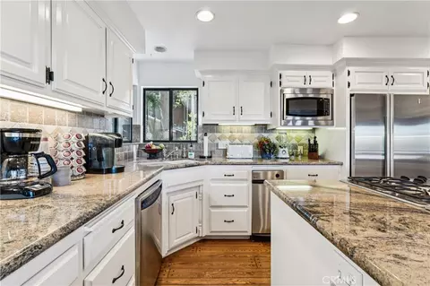 Kitchen - 349 John Muir, Lake Arrowhead, CA 92352 photo 5 of 7