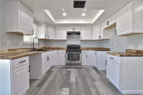 Kitchen - 15313 Greenrock Ave, Lancaster, CA 93535 photo 2 of 3
