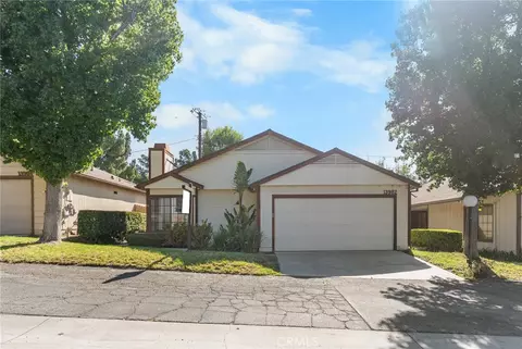 13982 Olive Grove Ln, Sylmar, CA 91342