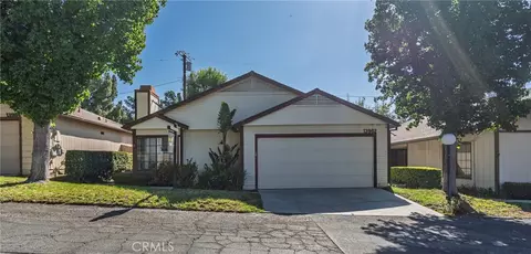 13982 Olive Grove Ln, Sylmar, CA 91342