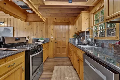 Kitchen - 349 Golf Crse, Lake Arrowhead, CA 92352 photo 1 of 2