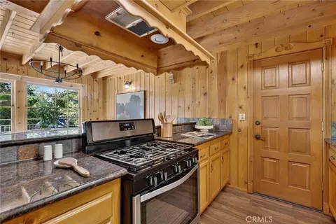 Kitchen - 349 Golf Crse, Lake Arrowhead, CA 92352 photo 2 of 2
