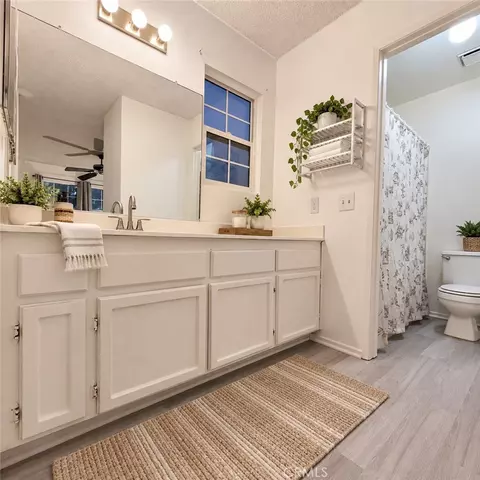 Bath - 979 Forest, Colton, CA 92324 photo 3 of 7