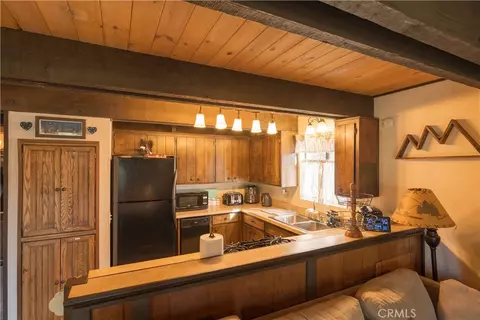 Kitchen - 764 Panamint Mtn, Big Bear City, CA 92314 photo 1 of 4