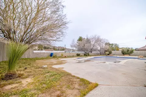 Exterior - 20376 Tonawanda, Apple Valley, CA 92307 photo 6 of 14