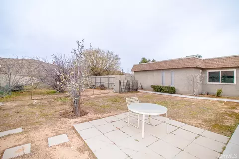 Exterior - 20376 Tonawanda, Apple Valley, CA 92307 photo 12 of 14