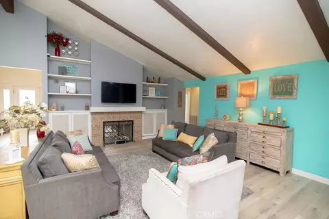 Living - 20376 Tonawanda, Apple Valley, CA 92307 photo 3 of 8