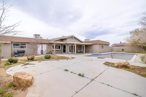 Exterior - 20376 Tonawanda, Apple Valley, CA 92307 photo 8 of 14