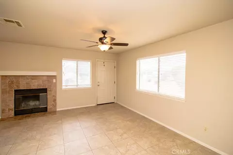 Living - 20376 Tonawanda, Apple Valley, CA 92307 photo 6 of 8