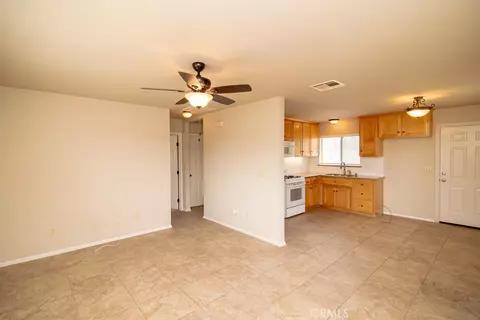 Living - 20376 Tonawanda, Apple Valley, CA 92307 photo 5 of 8