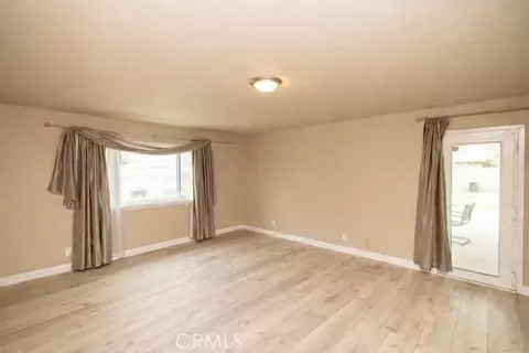 Living - 20376 Tonawanda, Apple Valley, CA 92307 photo 4 of 8