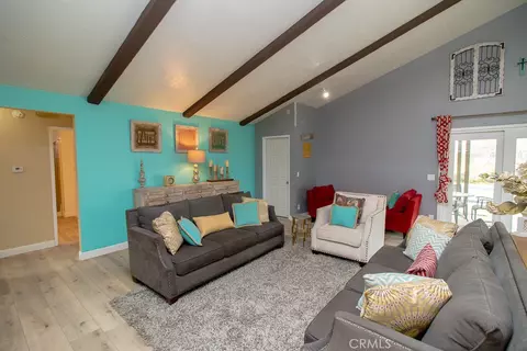 Living - 20376 Tonawanda, Apple Valley, CA 92307 photo 2 of 8