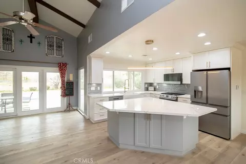 Kitchen - 20376 Tonawanda, Apple Valley, CA 92307 photo 1 of 8