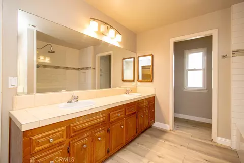Bath - 20376 Tonawanda, Apple Valley, CA 92307 photo 1 of 5