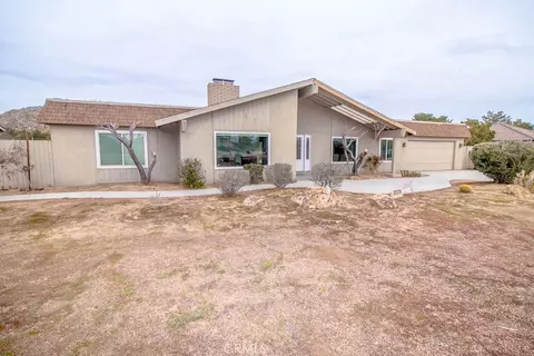 Exterior - 20376 Tonawanda, Apple Valley, CA 92307 photo 3 of 14