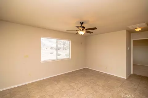Living - 20376 Tonawanda, Apple Valley, CA 92307 photo 7 of 8