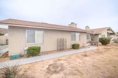 Exterior - 20376 Tonawanda, Apple Valley, CA 92307 photo 11 of 14