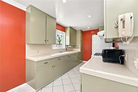 Kitchen - 235 Mira Mar #7, Long Beach, CA 90803 photo 2 of 4