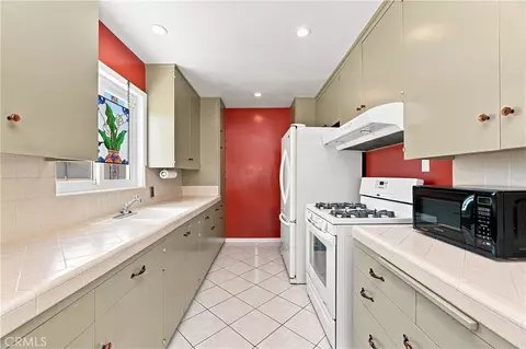 Kitchen - 235 Mira Mar #7, Long Beach, CA 90803 photo 1 of 4
