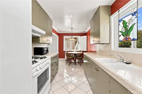 Kitchen - 235 Mira Mar #7, Long Beach, CA 90803 photo 4 of 4