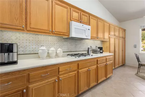 Kitchen - 36298 Mesa Vista Pl, Yucaipa, CA 92399 photo 3 of 4