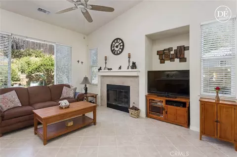 Living - 36298 Mesa Vista Pl, Yucaipa, CA 92399 photo 2 of 2