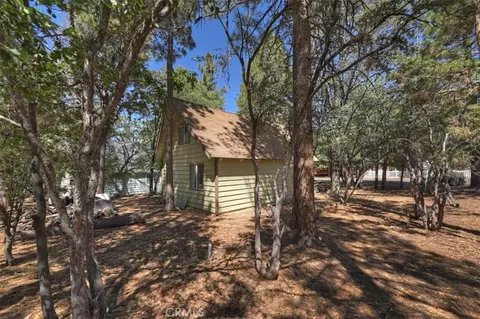 Exterior - 476 San Bernardino, Sugarloaf, CA 92386 photo 3 of 3