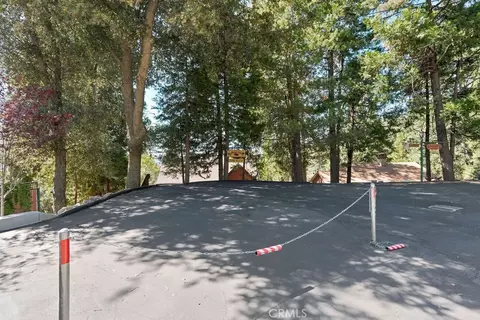 Exterior - 25086 Valle, Crestline, CA 92325 photo 7 of 9