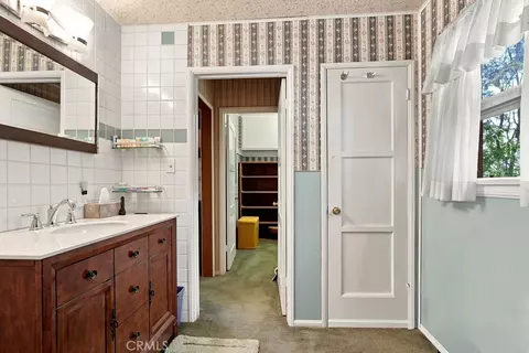 Bath - 25086 Valle, Crestline, CA 92325 photo 1 of 3