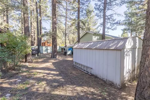 Exterior - 913 Tinkerbell Ave, Big Bear City, CA 92314 photo 4 of 6
