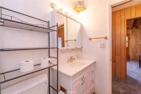 Bath - 913 Tinkerbell Ave, Big Bear City, CA 92314 photo 2 of 2