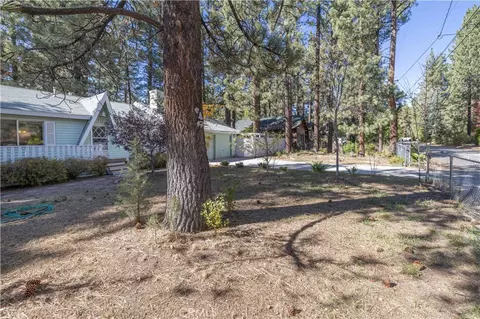 Exterior - 913 Tinkerbell Ave, Big Bear City, CA 92314 photo 1 of 6
