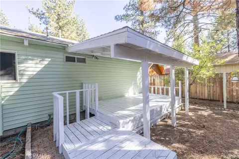 Exterior - 913 Tinkerbell Ave, Big Bear City, CA 92314 photo 5 of 6