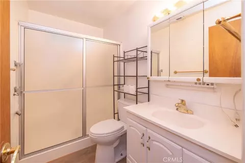 Bath - 913 Tinkerbell Ave, Big Bear City, CA 92314 photo 1 of 2